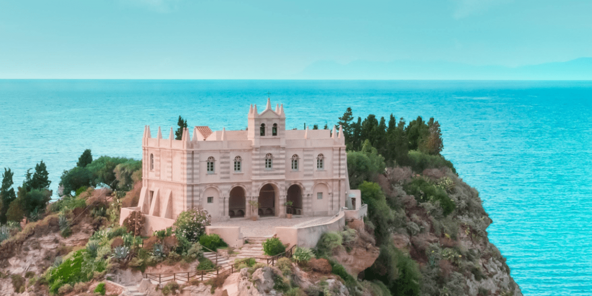 Voicelessness and Sexual Power Dynamics in Roald Dahl’s “The&nbsp;Visitor”